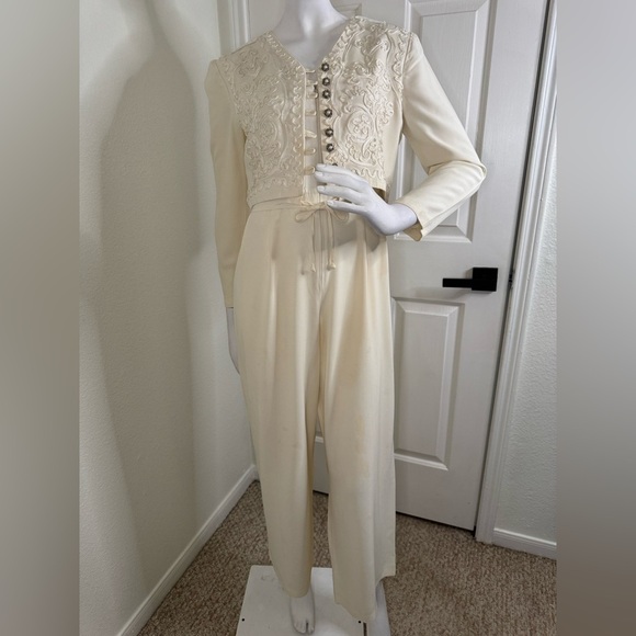 Joseph Ribkoff  Vintage Elegant Cream Jumpsuit.   #56 - Picture 1 of 13